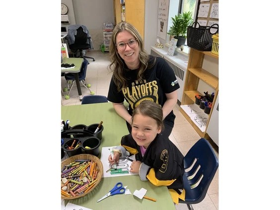 Brantford Bulldogs-themed lessons 'bring community into the classroom' for kindergarteners
