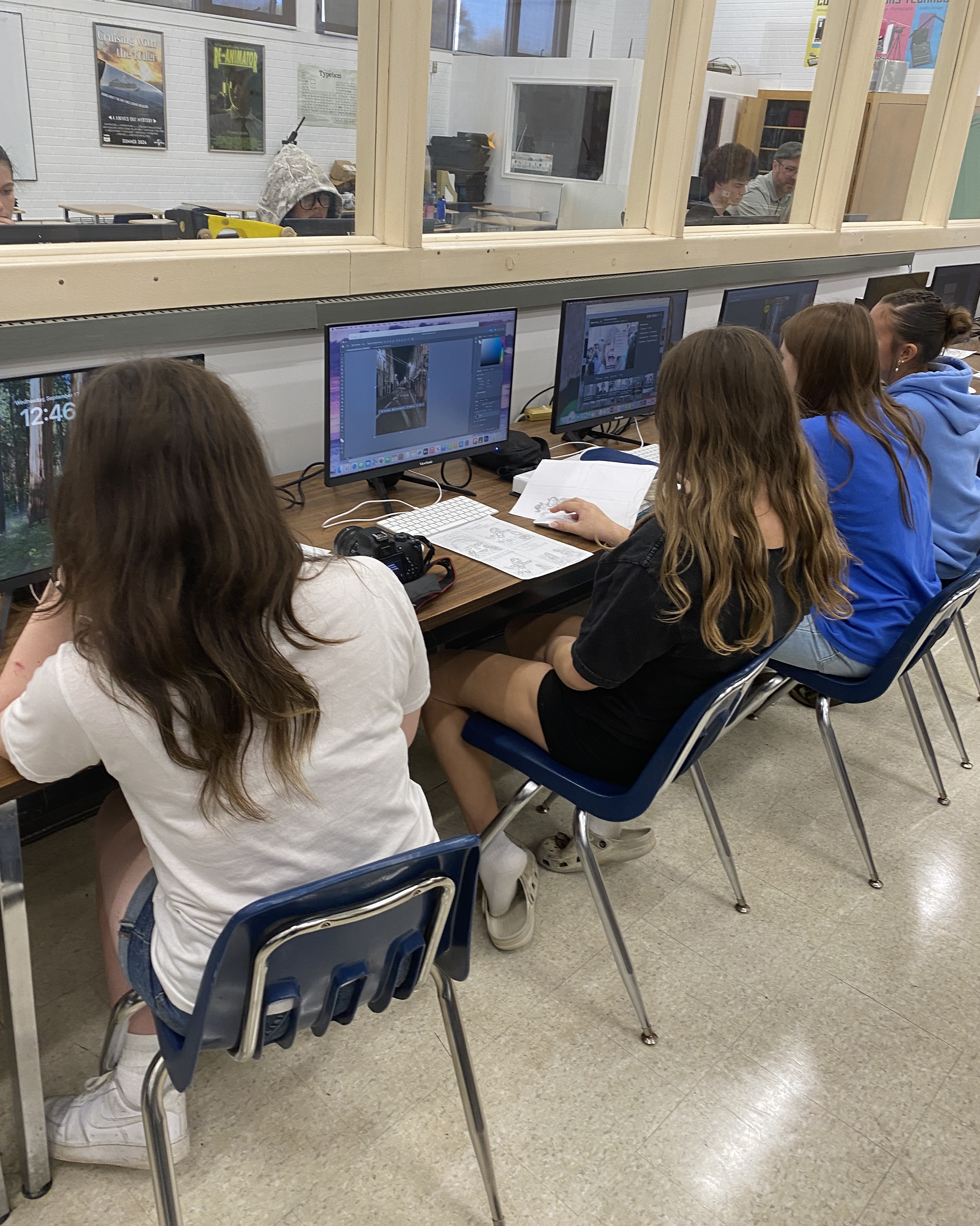 Students in the Mac Lab