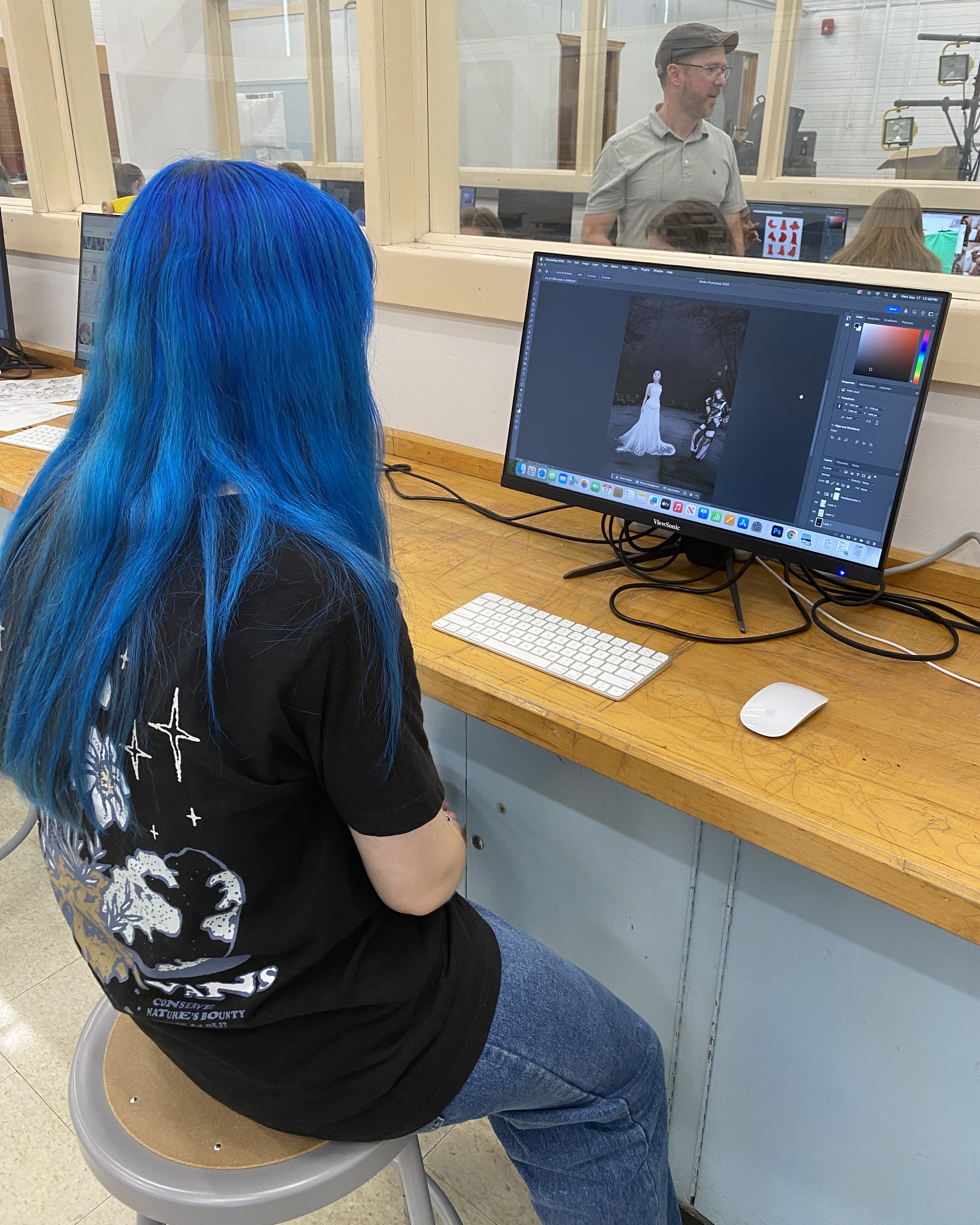 Student using the Mac Lab