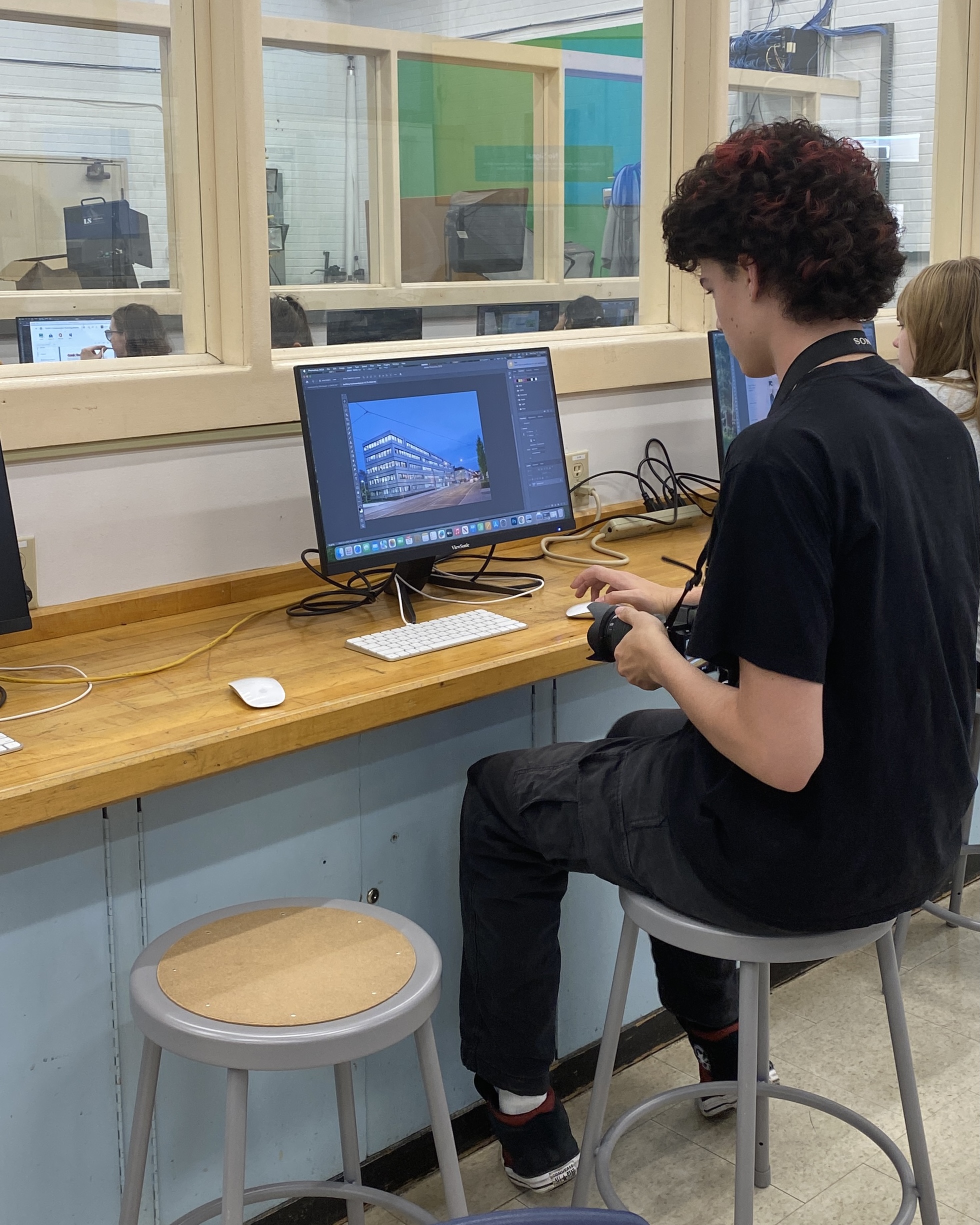 Student using the Mac Lab